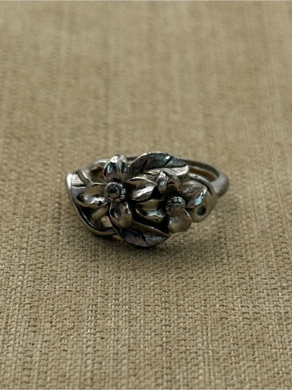 Avon Floral Cluster Ring - Silver